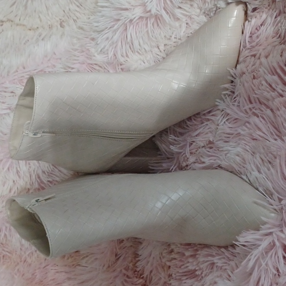 Bamboo Women's Cream Ankle Boots